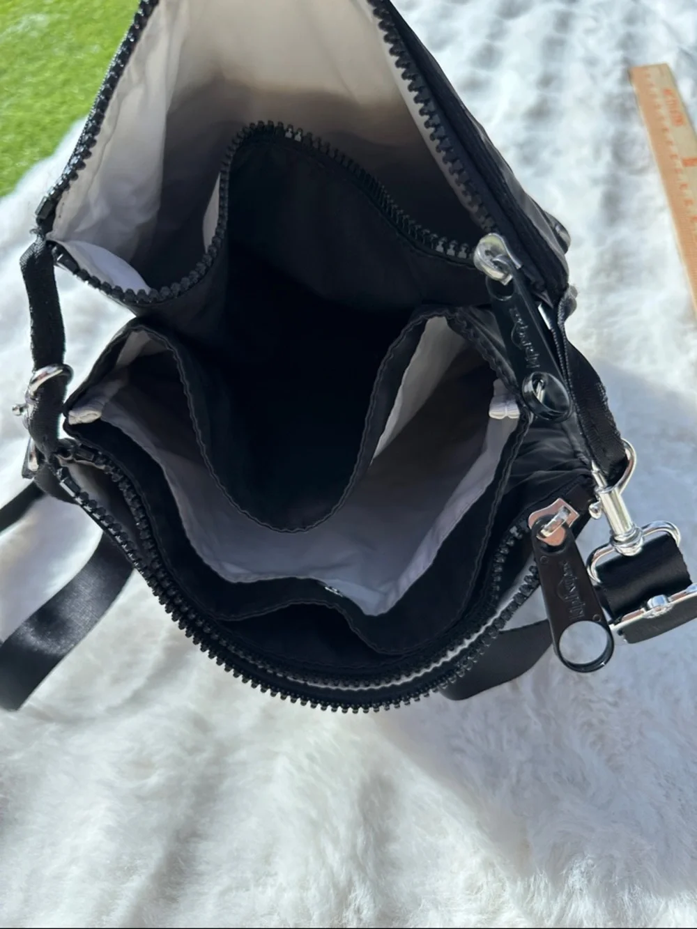 Kipling grilla girlz black crossbody purse multiple pockets adjustable strap